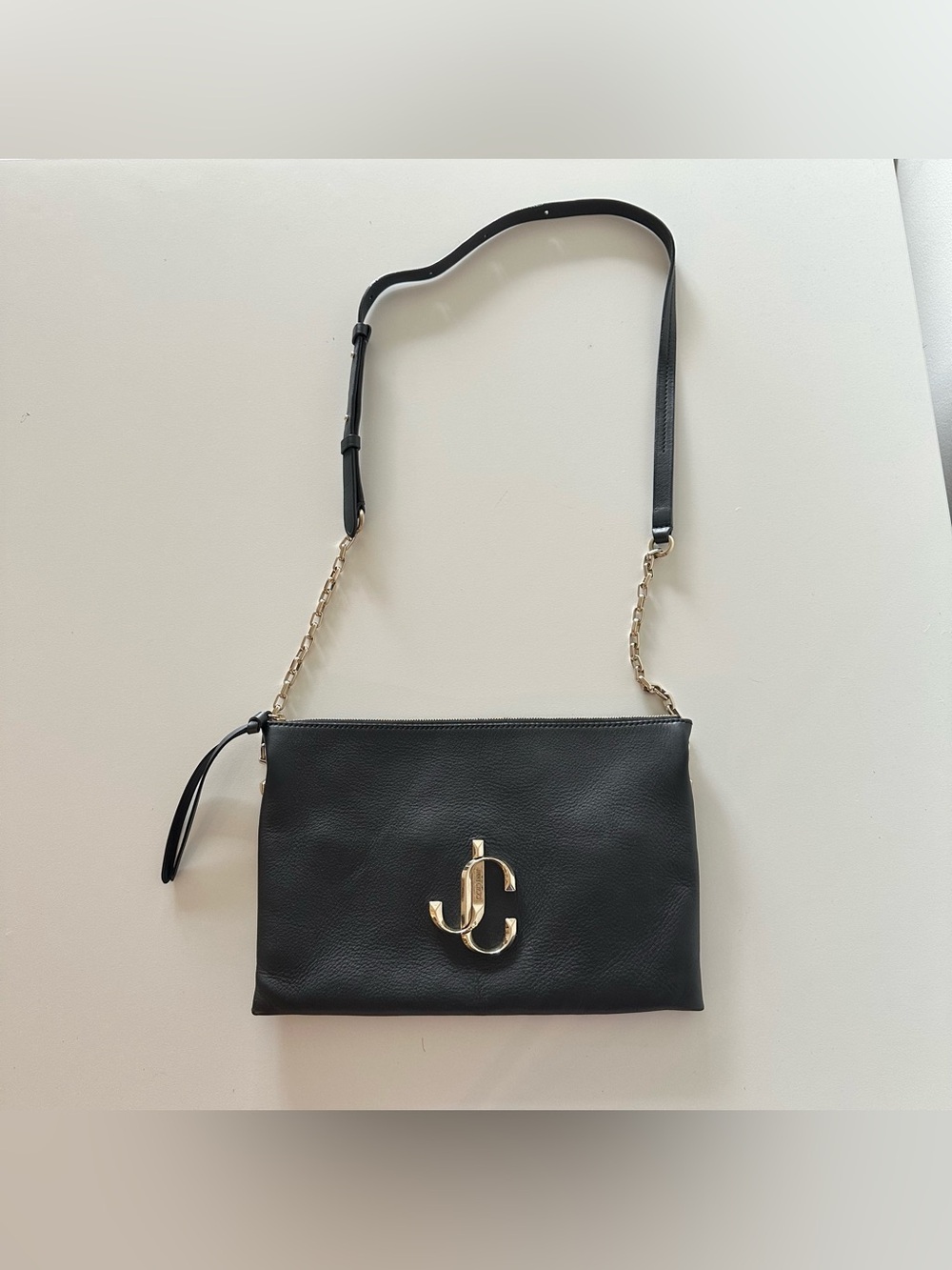 Jimmy Choo Varenne Chain Linked Leather Shoulder Bag Black Logo
Great used con